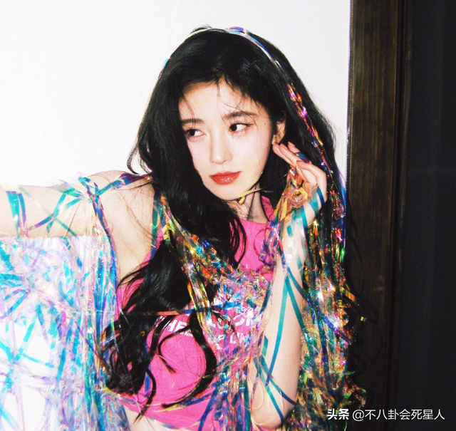 古装女星施法姿势，关晓彤是“五毛钱特效”，杨幂被赞演技爆棚！_腾讯新闻